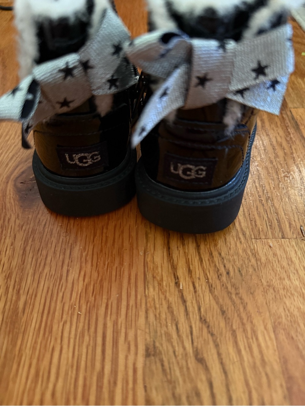 Ugg Black Patent Faux Fur Lined Kids Boots - Picture 2 of 4